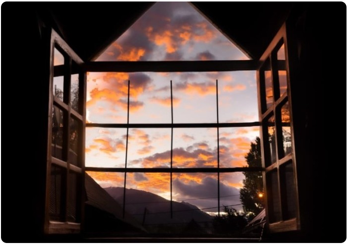 Atardecer patagónico desde la ventana de la habitación